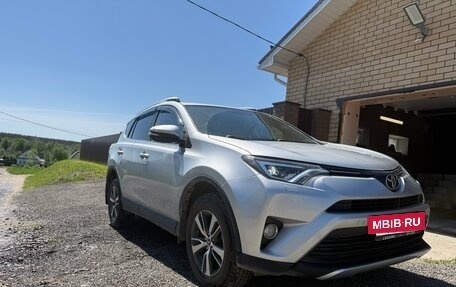 Toyota RAV4, 2019 год, 3 300 000 рублей, 8 фотография