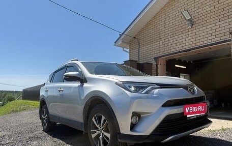 Toyota RAV4, 2019 год, 3 300 000 рублей, 20 фотография