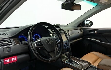 Toyota Camry, 2018 год, 2 750 000 рублей, 16 фотография