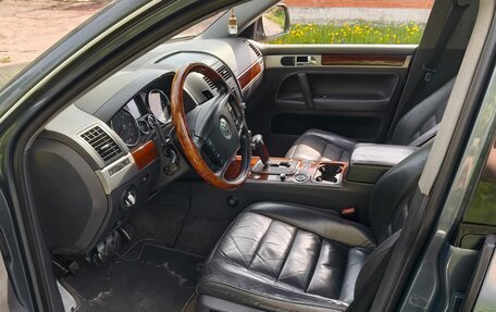 Volkswagen Touareg III, 2004 год, 650 000 рублей, 4 фотография