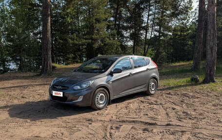 Hyundai Solaris II рестайлинг, 2011 год, 575 000 рублей, 2 фотография