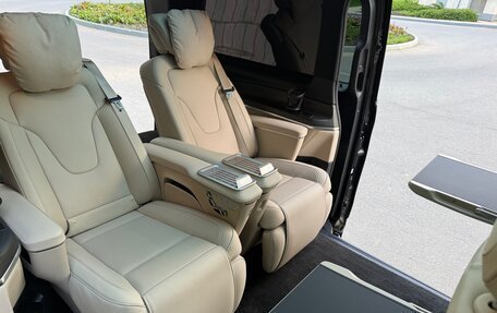 Mercedes-Benz V-Класс, 2024 год, 14 000 000 рублей, 12 фотография