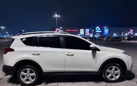 Toyota RAV4, 2015 год, 2 200 000 рублей, 2 фотография