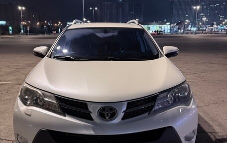 Toyota RAV4, 2015 год, 2 200 000 рублей, 5 фотография