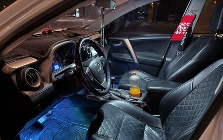 Toyota RAV4, 2015 год, 2 200 000 рублей, 6 фотография