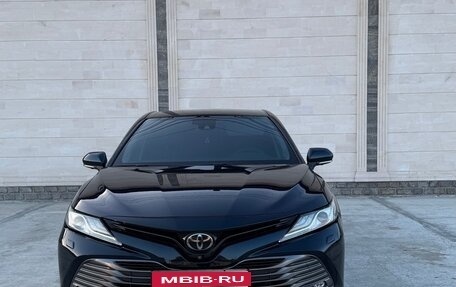 Toyota Camry, 2018 год, 2 650 000 рублей, 1 фотография