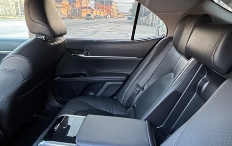 Toyota Camry, 2018 год, 2 650 000 рублей, 9 фотография