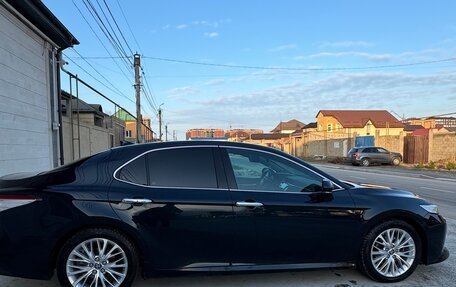 Toyota Camry, 2018 год, 2 650 000 рублей, 2 фотография