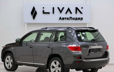 Toyota Highlander III, 2013 год, 1 665 000 рублей, 2 фотография