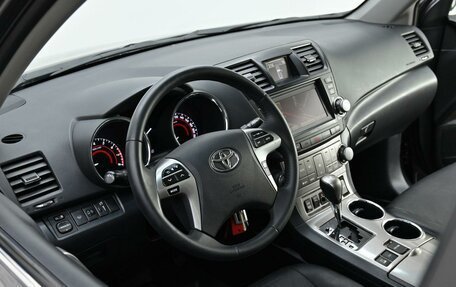 Toyota Highlander III, 2013 год, 1 665 000 рублей, 5 фотография