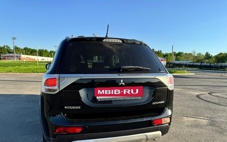 Mitsubishi Outlander III рестайлинг 3, 2014 год, 1 300 000 рублей, 6 фотография