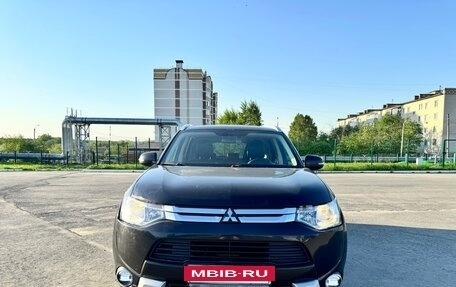 Mitsubishi Outlander III рестайлинг 3, 2014 год, 1 300 000 рублей, 2 фотография