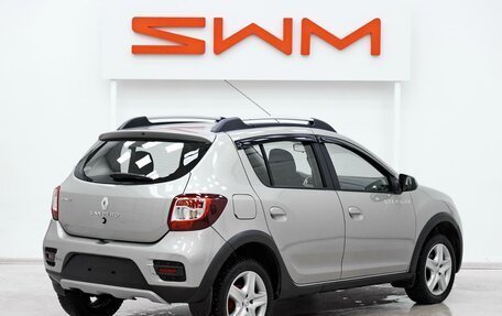 Renault Sandero II рестайлинг, 2018 год, 835 000 рублей, 2 фотография