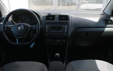 Volkswagen Polo VI (EU Market), 2015 год, 890 000 рублей, 17 фотография
