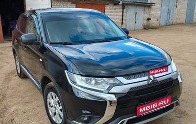 Mitsubishi Outlander III рестайлинг 3, 2019 год, 1 850 000 рублей, 1 фотография