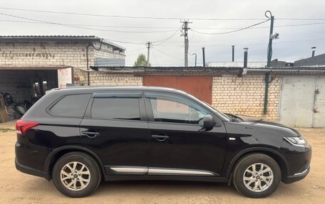 Mitsubishi Outlander III рестайлинг 3, 2019 год, 1 850 000 рублей, 3 фотография