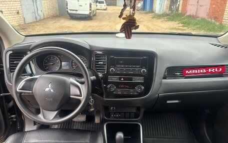 Mitsubishi Outlander III рестайлинг 3, 2019 год, 1 850 000 рублей, 10 фотография