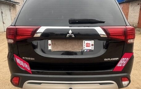 Mitsubishi Outlander III рестайлинг 3, 2019 год, 1 850 000 рублей, 7 фотография