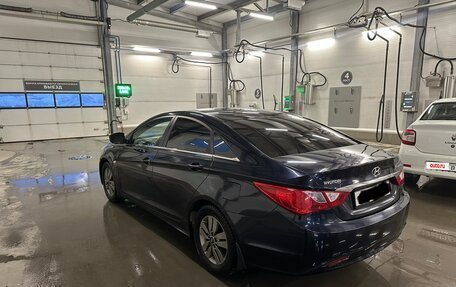 Hyundai Sonata VI, 2010 год, 1 070 000 рублей, 3 фотография