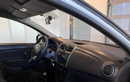Renault Logan II, 2017 год, 423 000 рублей, 12 фотография