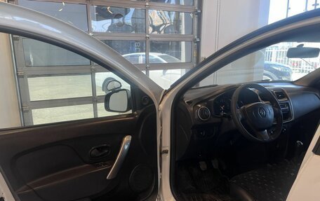 Renault Logan II, 2017 год, 423 000 рублей, 18 фотография