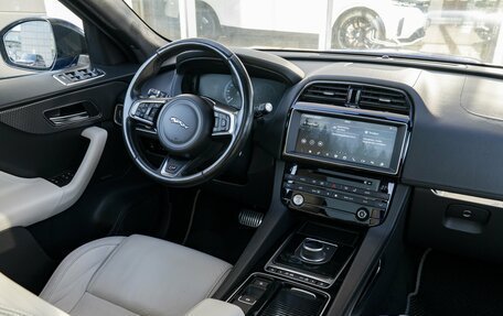 Jaguar F-Pace, 2016 год, 2 850 000 рублей, 15 фотография