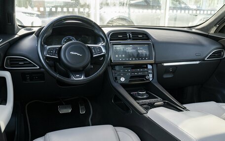 Jaguar F-Pace, 2016 год, 2 850 000 рублей, 12 фотография
