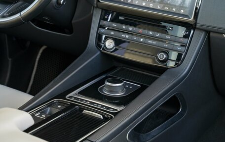 Jaguar F-Pace, 2016 год, 2 850 000 рублей, 18 фотография