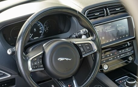 Jaguar F-Pace, 2016 год, 2 850 000 рублей, 16 фотография