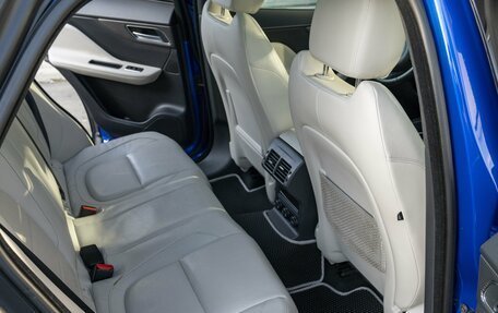 Jaguar F-Pace, 2016 год, 2 850 000 рублей, 25 фотография
