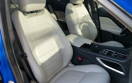 Jaguar F-Pace, 2016 год, 2 850 000 рублей, 27 фотография
