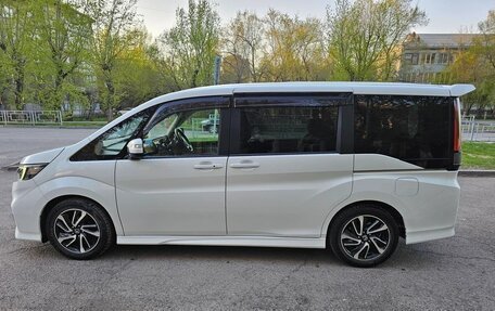Honda Stepwgn IV, 2018 год, 1 935 000 рублей, 5 фотография