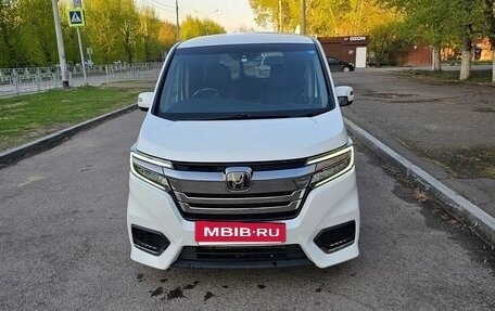 Honda Stepwgn IV, 2018 год, 1 935 000 рублей, 3 фотография