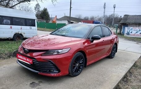 Toyota Camry, 2021 год, 3 800 000 рублей, 2 фотография
