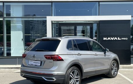 Volkswagen Tiguan II, 2021 год, 3 949 000 рублей, 5 фотография
