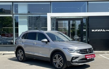 Volkswagen Tiguan II, 2021 год, 3 949 000 рублей, 3 фотография