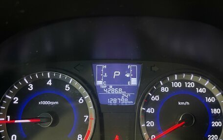 Hyundai Solaris II рестайлинг, 2015 год, 1 079 000 рублей, 17 фотография