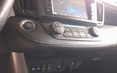 Toyota RAV4, 2018 год, 2 350 000 рублей, 8 фотография