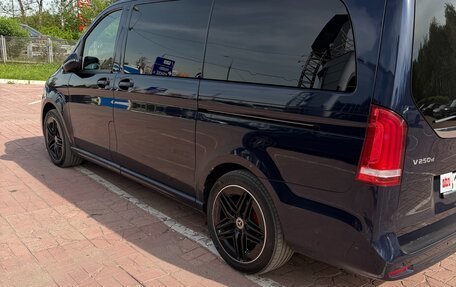 Mercedes-Benz V-Класс, 2021 год, 5 900 000 рублей, 4 фотография