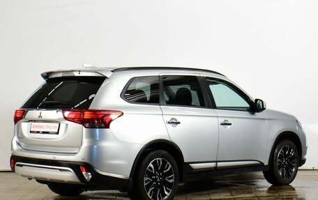 Mitsubishi Outlander III рестайлинг 3, 2022 год, 3 299 000 рублей, 4 фотография
