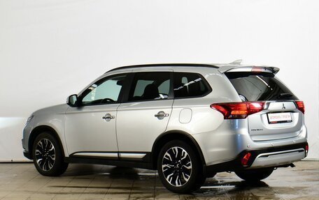 Mitsubishi Outlander III рестайлинг 3, 2022 год, 3 299 000 рублей, 3 фотография