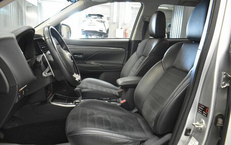 Mitsubishi Outlander III рестайлинг 3, 2022 год, 3 299 000 рублей, 7 фотография