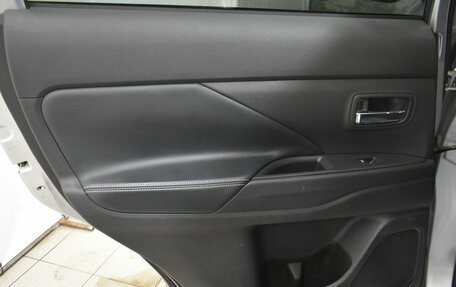 Mitsubishi Outlander III рестайлинг 3, 2022 год, 3 299 000 рублей, 13 фотография