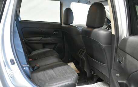 Mitsubishi Outlander III рестайлинг 3, 2022 год, 3 299 000 рублей, 15 фотография