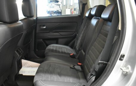 Mitsubishi Outlander III рестайлинг 3, 2022 год, 3 299 000 рублей, 14 фотография