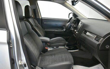 Mitsubishi Outlander III рестайлинг 3, 2022 год, 3 299 000 рублей, 16 фотография