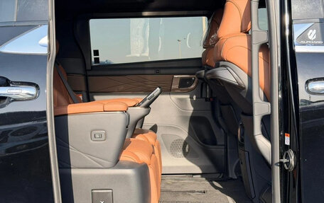 Toyota Alphard, 2026 год, 11 800 000 рублей, 29 фотография