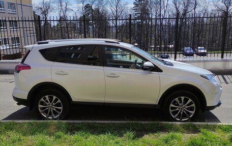 Toyota RAV4, 2019 год, 3 450 000 рублей, 4 фотография