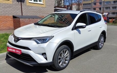 Toyota RAV4, 2019 год, 3 450 000 рублей, 2 фотография