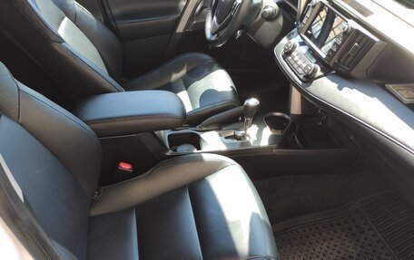 Toyota RAV4, 2019 год, 3 450 000 рублей, 21 фотография